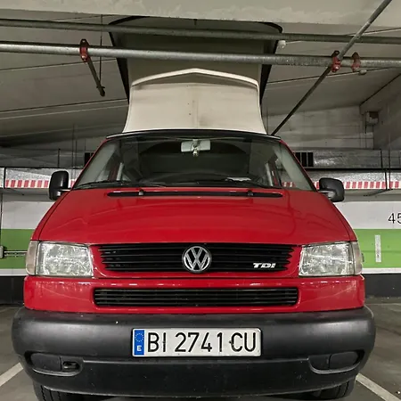 Camper Car In Underground Parking 2 Luxusní stan Barcelona